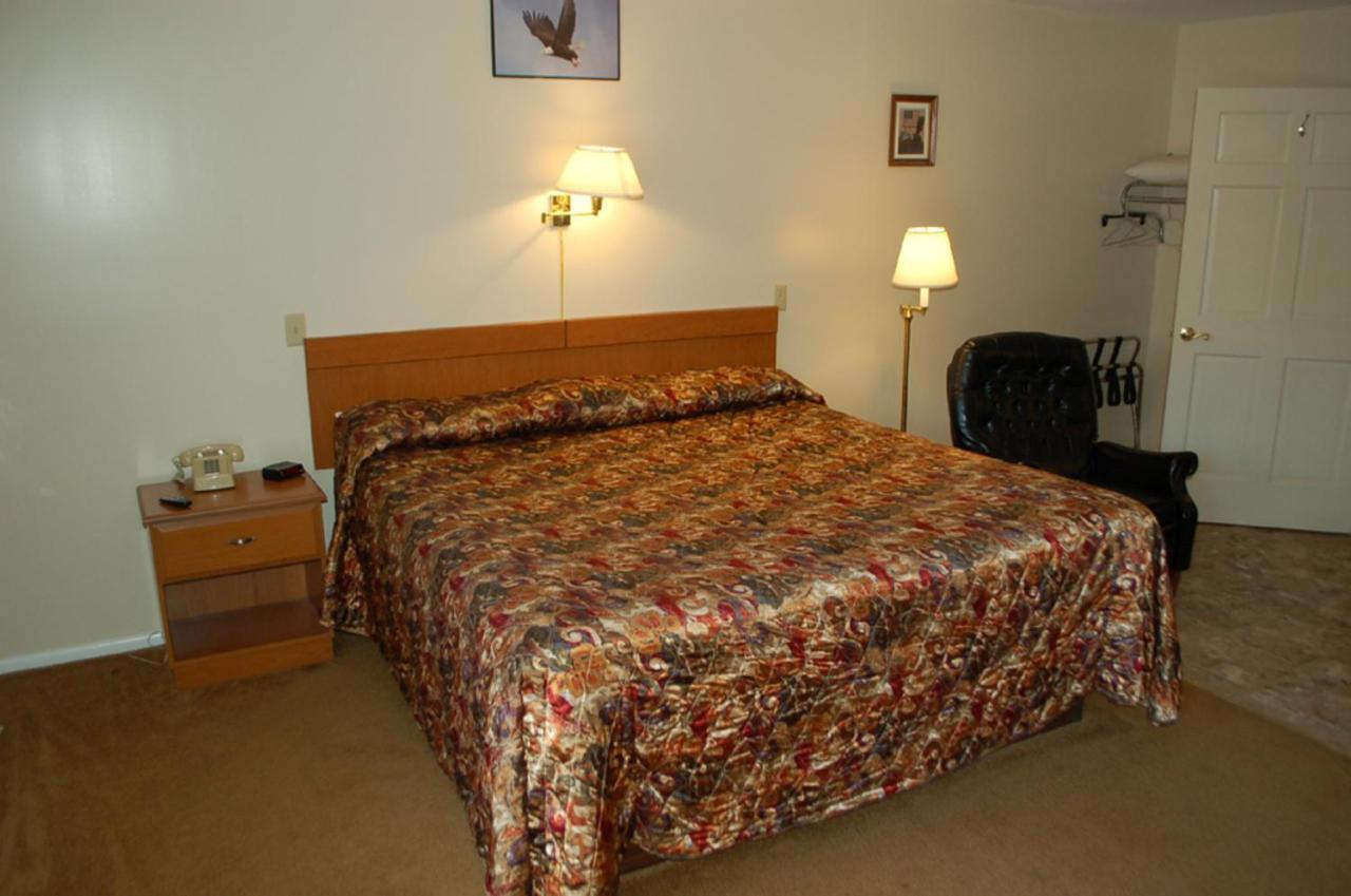 Maple Leaf Motel Schroon Lake Экстерьер фото